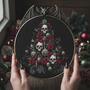 Motif de point de croix de sapin de Noël rose et tête de mort : broderie de sapin gothique des fêtes PDF