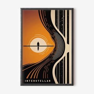 Puede incluir: Una impresión artística enmarcada con un diseño minimalista en naranja y negro. Muestra una silueta sobre una línea, un elemento circular similar al sol y la palabra "INTERSTELLAR" en la parte inferior. Tema de ciencia ficción.