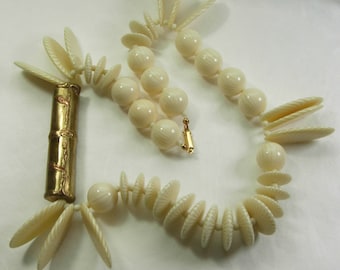 1970s Italian Lucite Art Plastic Tribal Style Necklace Faux Ivory Statement Size Runway