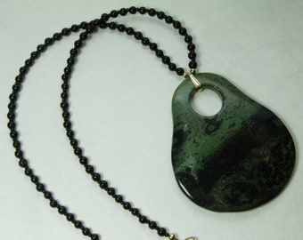 1970s Modernist Green Black Agate 14KT Gold Pendant Necklace Onyx Beads Statement Size