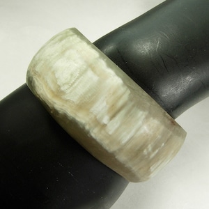 1970s Tribal Style Carved Horn Bangle Bracelet Variegated Colors Jet Set Chic