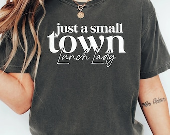 Just A Small Town Lunch Lady T-shirt, shirt cafetariawerknemer, T-shirt Groovy Lunch Squad, cadeau schoolpersoneel, shirt Small Town Vibes