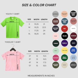 Puede incluir: Tabla de tallas y colores para camisetas juveniles e infantiles. La tabla incluye medidas en pulgadas para el ancho y el largo. Las opciones de color incluyen negro, rojo y marino. El texto "MEASUREMENTS IN INCHES" est&aacute; en la parte inferior.