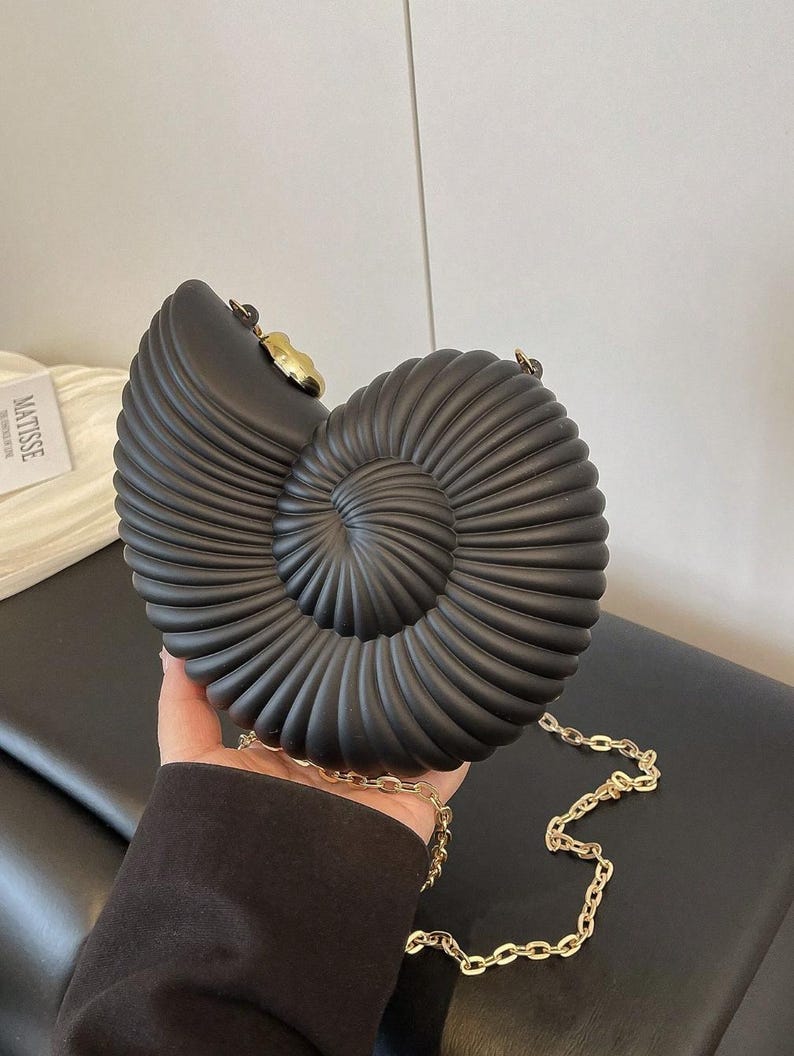 Black White Conch Shell Shaped Shoulder Bag Gold Chain Strap Spiral ...