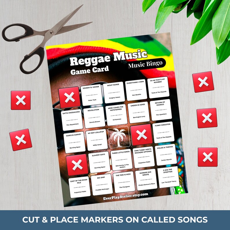 Puede incluir: Tarjeta de juego de bingo de m&uacute;sica reggae con marcadores X rojos y tijeras. La tarjeta de juego presenta t&iacute;tulos de canciones y un gr&aacute;fico de palmera. El texto en la tarjeta incluye "Reggae Music", "Game Card" y "Music Bingo".