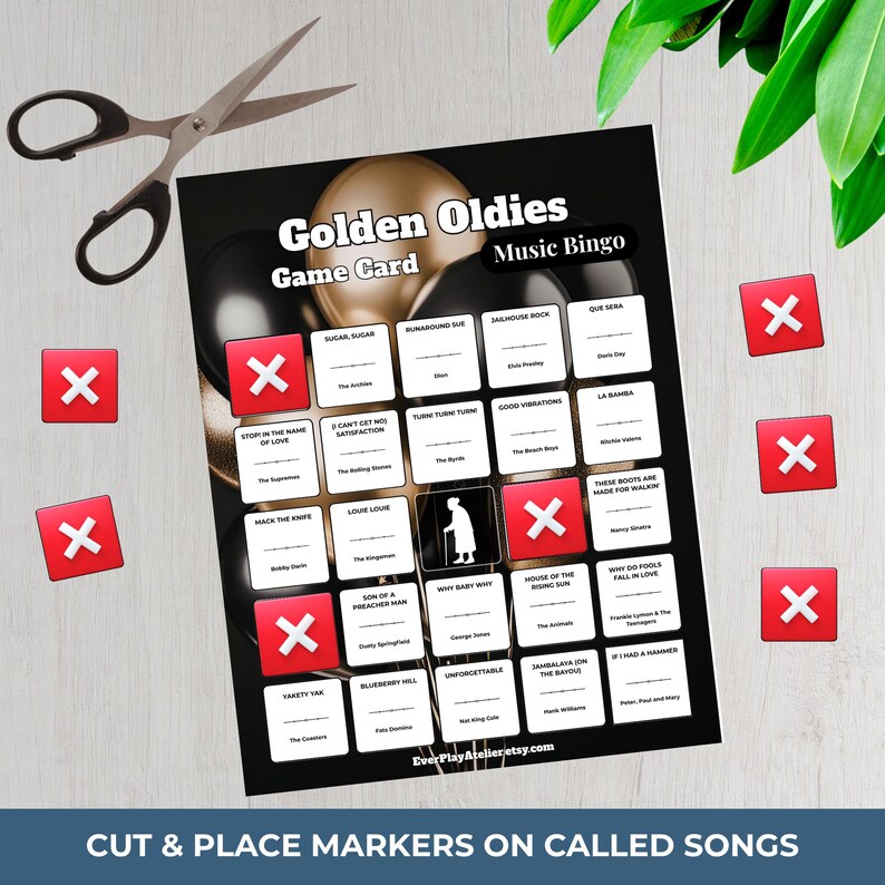 Op de afbeelding: Een zwart-witte Golden Oldies Music Bingo-spelkaart met songtitels, rode X-markeringen en een schaar. De spelkaart bevat songtitels als "Sugar Sugar" en "Jailhouse Rock". De tekst "Cut & Place Markers on Called Songs" staat onderaan.