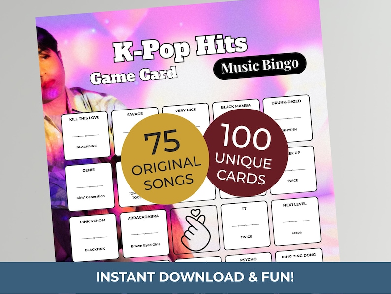 Pu&ograve; includere: Scheda di gioco K-Pop Hits Music Bingo con sfondo viola e rosa. La scheda presenta il testo "75 canzoni originali" e "100 carte uniche". &Egrave; visibile anche la frase "Download istantaneo e divertimento!"