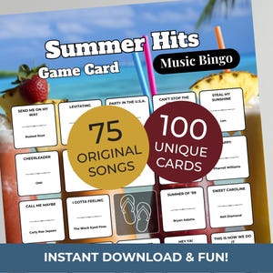 Puede incluir: Tarjeta de juego de bingo Summer Hits con un tema tropical. La tarjeta presenta t&iacute;tulos de canciones y nombres de artistas, con el texto "75 canciones originales" y "100 cartas &uacute;nicas". El fondo muestra una escena de playa con c&oacute;cteles y frutas.