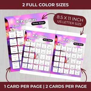 Pu&ograve; includere: Due cartelle di gioco K-Pop Hits Music Bingo, formato US Letter, 21,6 x 27,9 cm. Le cartelle hanno uno sfondo viola e rosa con la foto di una persona. Le cartelle hanno il testo "K-Pop Hits Game Card Music Bingo".