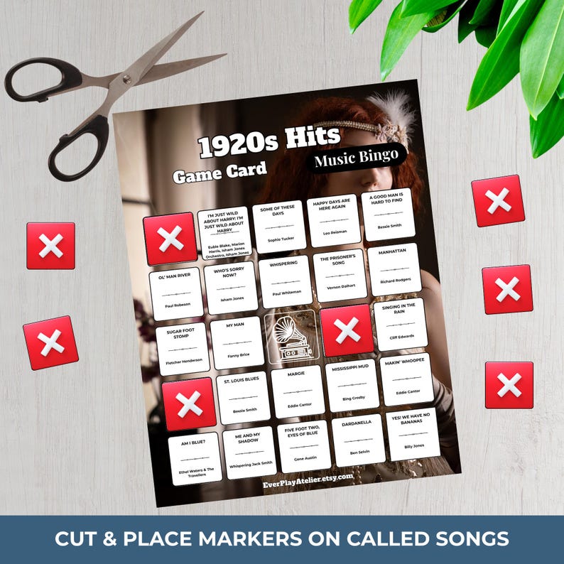 Może przedstawiać: Karta do gry w muzyczne bingo z lat 20. z tytułami piosenek i czerwonymi znacznikami. Karta ma styl vintage z tekstem "1920s Hits Music Bingo Game Card". Nożyczki są umieszczone w pobliżu karty. Tekst "Cut & Place Markers on Called Songs" znajduje się na dole.