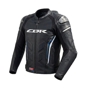 Könnte beinhalten: Eine schwarze Motorradjacke mit weißem CBR-Logo auf der Brust, Fireblade-Schriftzug am Kragen und Honda-Branding auf den Schultern. Die Jacke verfügt über blaue und weiße Akzente, perforierte Einsätze und ein HRC-Abzeichen am unteren Saum.
