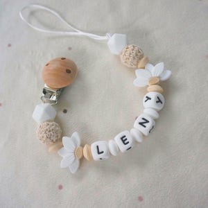 Gepersonaliseerde speenclip met bloemenmotief: ideaal voor baby's