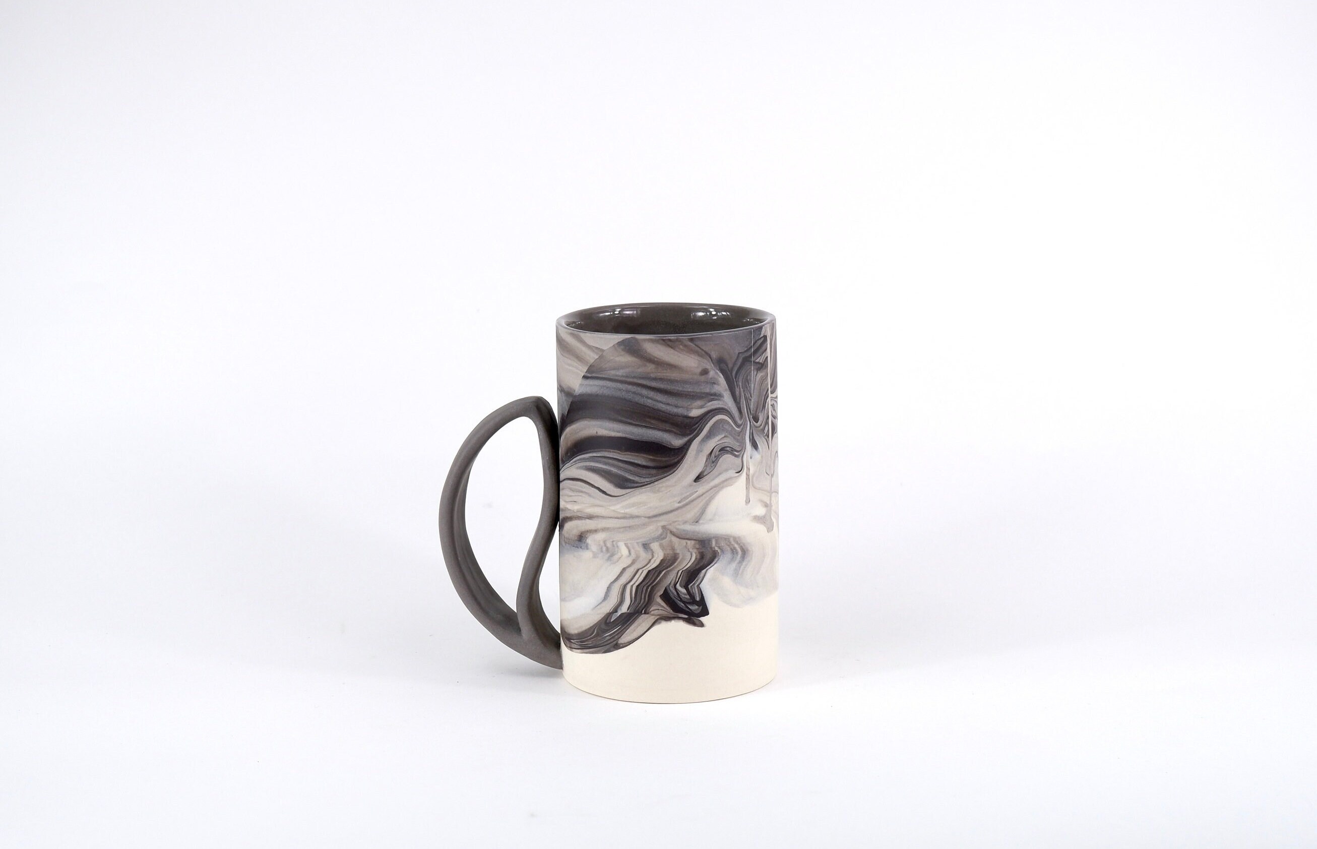 Grande Tasse à Café. Mug en Céramique Moderne. Poterie Unique Faite La Main. Porcelaine Marbrée Noir