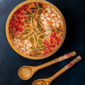 Ręcznie wykonany zestaw misek sałatkowych z mozaiką z drewna mango i kwiatowym wzorem, z łyżkami