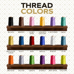 Puede incluir: Imagen que muestra una variedad de colores de hilo, incluyendo negro, marr&oacute;n, rosa claro, amarillo dorado, lavanda y menta. Colores adicionales son oro met&aacute;lico, azul marino, rojo, real, blanco, verde azulado, naranja, plata, verde, morado, rosa fuerte y amarillo. El texto "THREAD COLORS" est&aacute; en la parte superior.