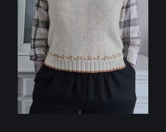 Othala vest breipatroon pdf | Mouwloze trui met geborduurde runen en V-hals | Bottom-Up Sport/DK Weight-sweater