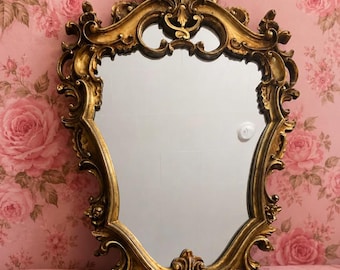 Wunderschöner goldener Vintage-Spiegel, barocker Wandbehang, Schminkspiegel