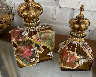 4 einzigartig verzierte Flaschen, Strass Topper