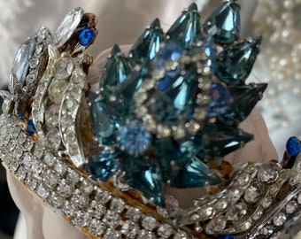Sparkly 4” ice blue statue crown, vintage jewels