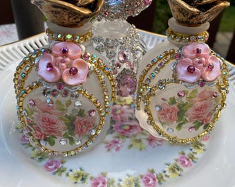 Eclectic Vanity Set: Royal Frankonia Teller, Crystal Rhinestone-Flaschen