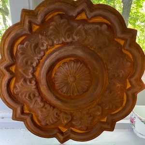 A Great designed 18” rusty metal medallion, wall or ceiling