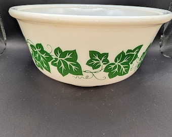 Set vintage di due ciotole per mescolare con motivo a edera.