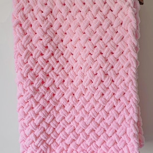 Pink Extremely soft Hand knit baby Blanket,Puffy Blanket, Baby Throw, Newborn Baby Gift ,Stroller blanket, baby shower gift,chunky blanket