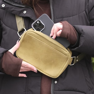 Personlig lädermagväska, handgjord bältesväska för kvinnor, minimalistisk liten axelväska, handgjord axelväska, presenter till henne