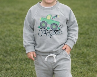 Conjunto deportivo personalizado para niño del Día de San Patricio, de algodón orgánico, con sudadera y pantalones bordados con el logo de un camión de trébol, regalo para bebé niño.
