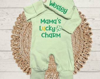 Conjunto de bebé personalizado para el Día de San Patricio, trébol personalizado de algodón orgánico, amuleto de la suerte de mamá, amuleto de la suerte de papá, mono verde con gorro.