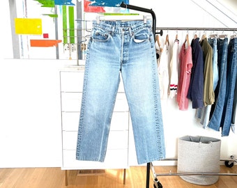 Vintage Levi's 501 Light Wash Denim 5 Buttonfly Straight Leg Ankle Crop Jeans // Maße 26/27 x 25