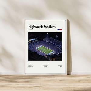 Può includere: Una stampa incorniciata dello stadio Highmark a Buffalo. L'immagine mostra una vista aerea dello stadio di notte, con il campo illuminato e pieno di spettatori. La stampa include il nome dello stadio, la posizione, la capacità e l'anno di apertura.