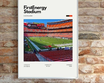 Puede incluir: Una impresión enmarcada que presenta el estadio FirstEnergy en Cleveland. La imagen muestra el interior del estadio con un campo verde, asientos rojos y el texto "FirstEnergy Stadium" en la parte superior. El texto adicional incluye la ubicación, la capacidad y el año de apertura del estadio.