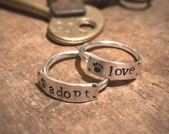 Pet Name Ring with Pawprint, Engraved Ring, Personalized Stacking Ring, Delicate Ring Gift, Stacking Name Ring, Pet Memorial Silver Ring