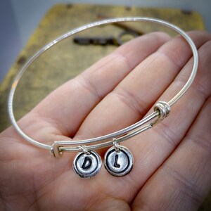 Pulsera inicial, regalo de joyería personalizado para mujeres, regalo de dama de honor, pulsera de letras pequeñas, pulsera delgada pulsera de encanto