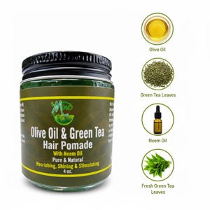Puede incluir: Un tarro de vidrio de Olive Oil & Green Tea Hair Pomade con aceite de Neem. El tarro tiene una tapa negra y una etiqueta verde con texto. La imagen también muestra ingredientes: aceite de oliva, hojas de té verde, aceite de neem y hojas frescas de té verde. El tarro contiene 118 ml.