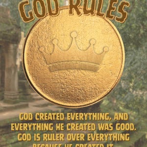 以下が含まれることがあります： 上部に「GOD RULES」の文字が入った金貨のデザイン。王冠とテキスト「GOD CREATED EVERYTHING, AND EVERYTHING HE CREATED WAS GOOD. GOD IS RULER OVER EVERYTHING BECAUSE HE CREATED IT.」が特徴です。