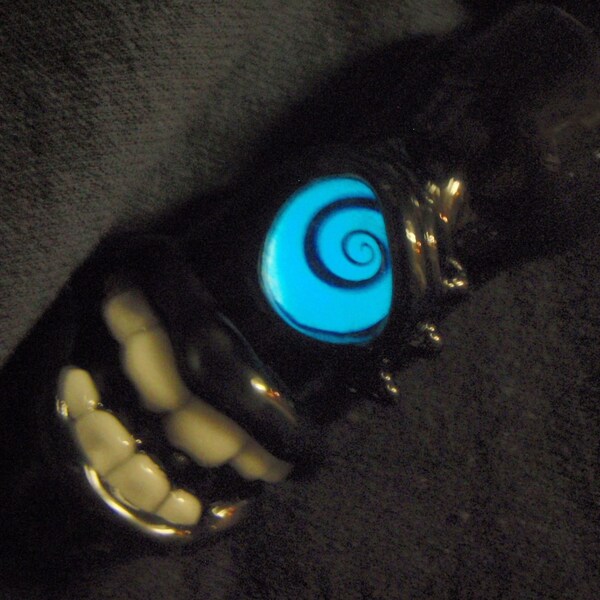 Cyclops chillum with glow in the dark spiral eye