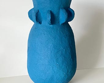 Vintage sculpturale vaas van papier-maché, ceruleanblauw getextureerd kunstvat