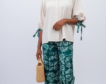 Smaragdgrünes Kampala-Zweiteiler-Set – Klassisches Kragentop & gemusterte Hose