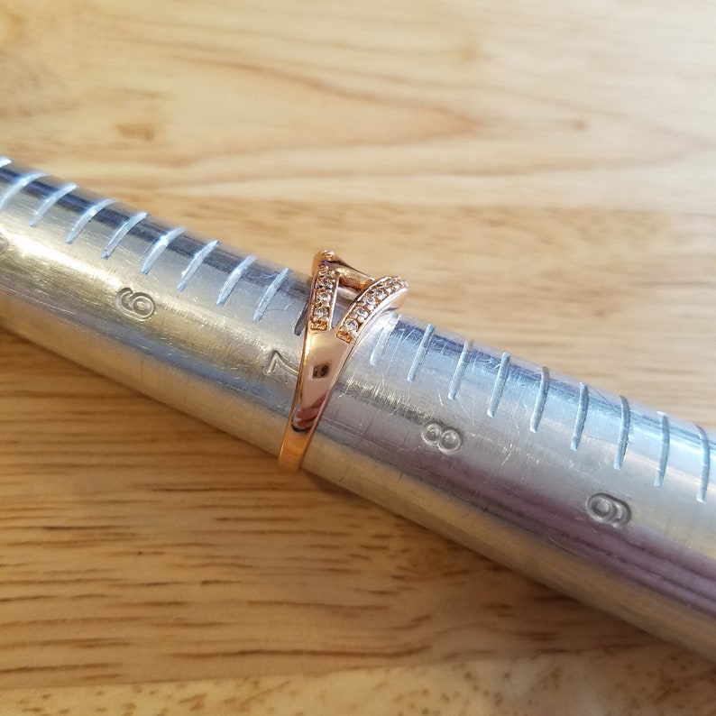 cocktail ring Vintage Faux Diamond Ring size 7.25 rose gold tone ring