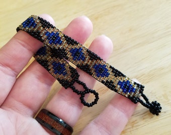 Vintage Woven Seed Bead Bracelet, cobalt blue and black bracelet, 7.25 inch bracelet, beaded bracelet, vintage bracelet