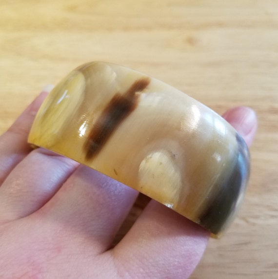 Vintage Wide Horn Bangle Bracelet, carved horn bracel… Gem
