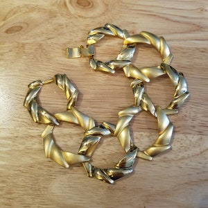 Vintage Gold Tone Chain Link Bracelet, bright and brushed gold tone bracelet, chunky bracelet