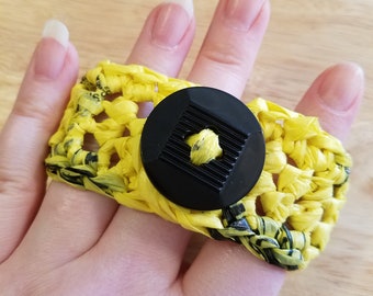 Black and Yellow Plarn Bracelet with Vintage Button, 7 inch bracelet, upcycled plastic bags, recycled plastic ecofashion