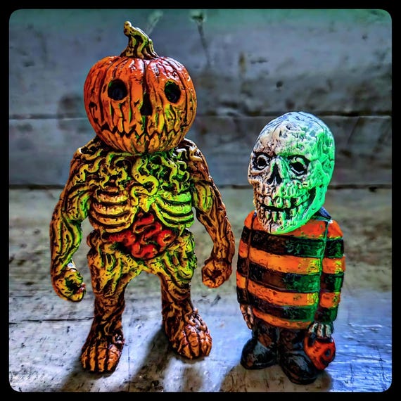（ハロウィン）（送料無料）ブラックカボションとラインストーンとクロスのイヤリング ガーディアン・ジャックリングとボーン・ボーイ - Etsy 日本