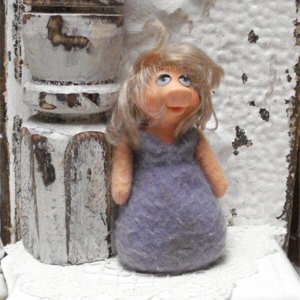 7" Miss Piggy Doll Sporting a Lavendar Motif