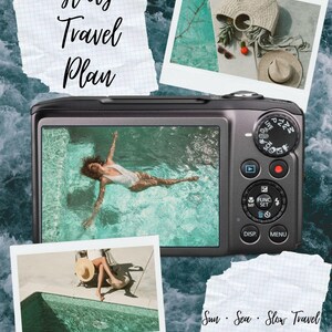 Puede incluir: Un collage temático de viajes con una cámara digital que muestra a una persona en una piscina. La imagen incluye fotos estilo polaroid de accesorios de playa y una persona tomando el sol. El texto dice "Italy Travel Plan" y "Sun Sea Slow Travel."