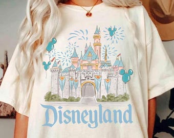 ディズニーランド眠れる森の美女の城Tシャツ、オーロラ姫の誕生日プレゼント、ディズニーランド家族旅行お揃いシャツ、ディズニーバケーション2026シャツ