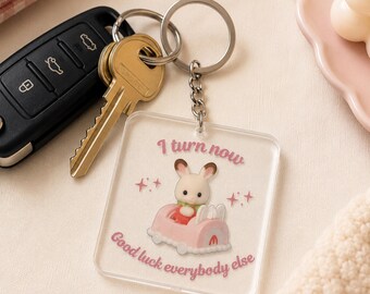 Porte-clés de voiture créature calicot | Breloque en acrylique rose pastel, cadeau de conducteur drôle, collectionneur de bibelots kawaii mignons